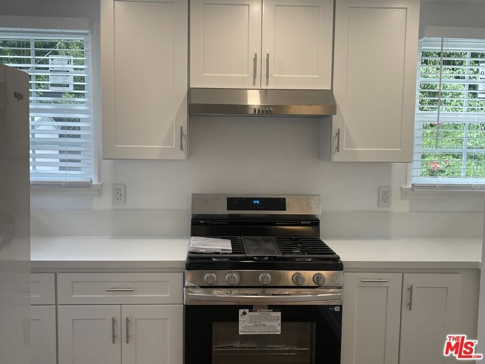 305 S Norton Avenue - Photo 5