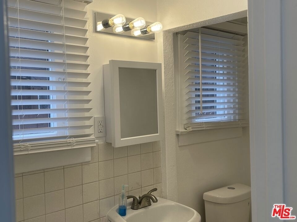 305 S Norton Avenue - Photo 15