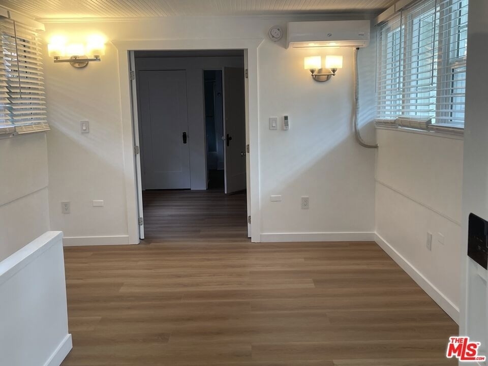 305 S Norton Avenue - Photo 8