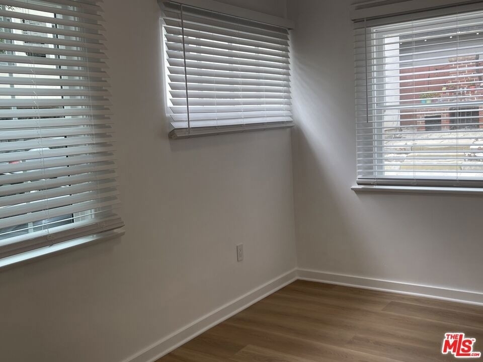 305 S Norton Avenue - Photo 19
