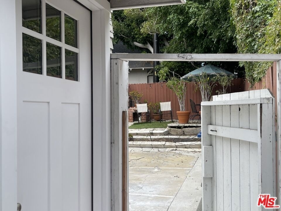 305 S Norton Avenue - Photo 1