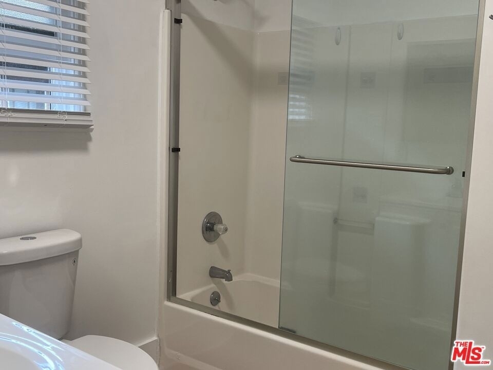 305 S Norton Avenue - Photo 16