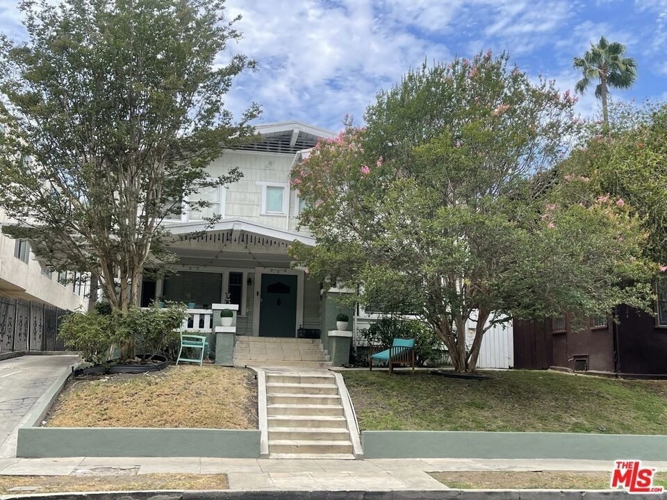 305 S Norton Avenue - Photo 0