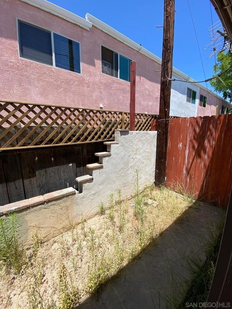 285 S Mollison Ave - Photo 3