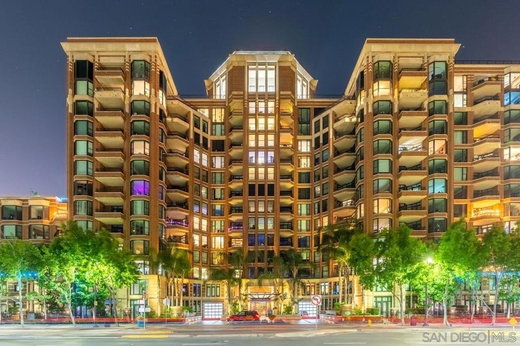 500 W Harbor Dr. - Photo 44