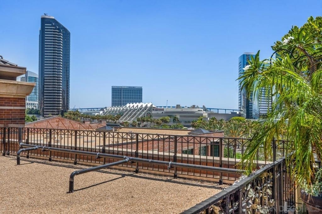 500 W Harbor Dr. - Photo 37