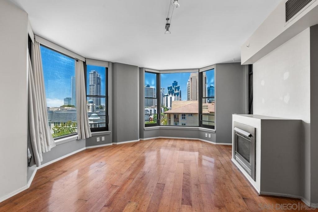 500 W Harbor Dr. - Photo 6