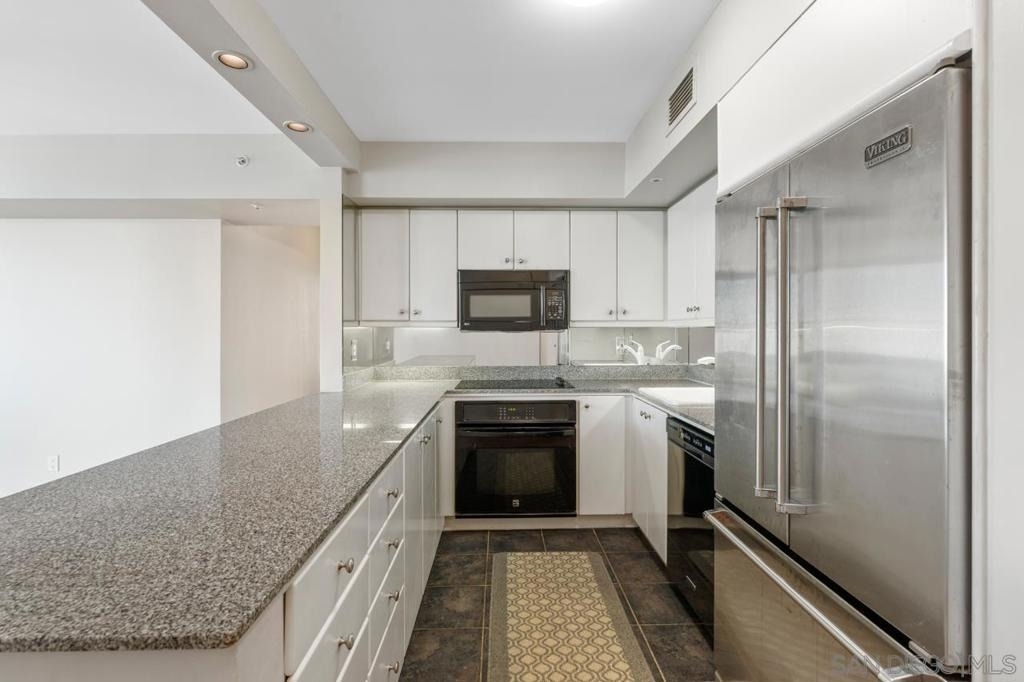 500 W Harbor Dr. - Photo 2