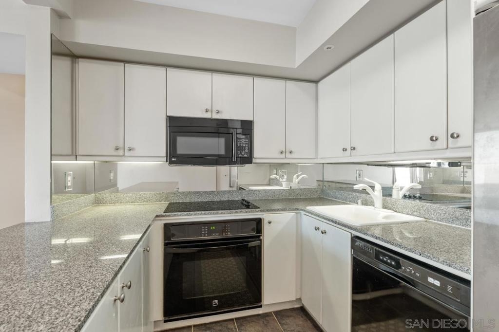 500 W Harbor Dr. - Photo 3