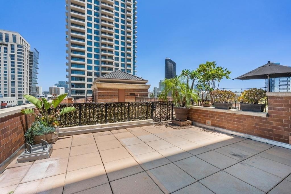 500 W Harbor Dr. - Photo 12