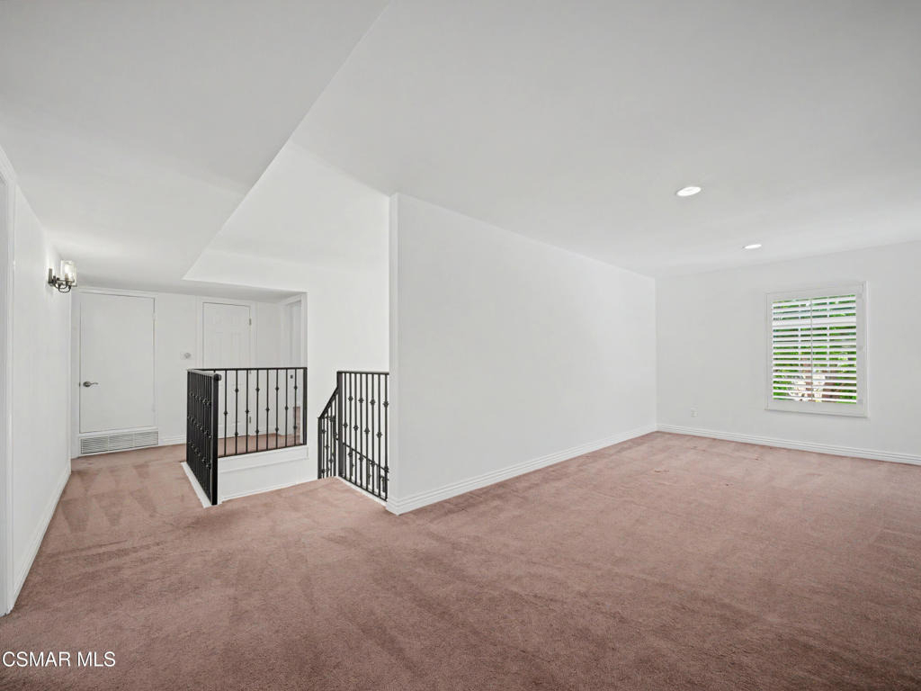 22777 Brenford Street - Photo 25