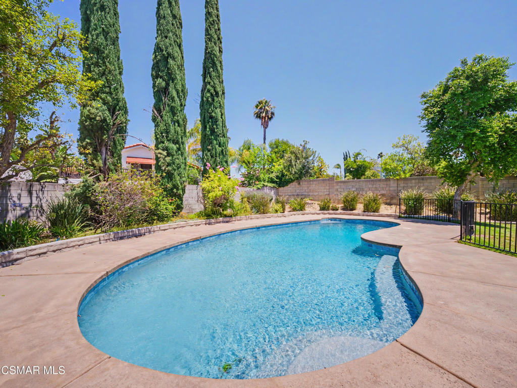 22777 Brenford Street - Photo 33