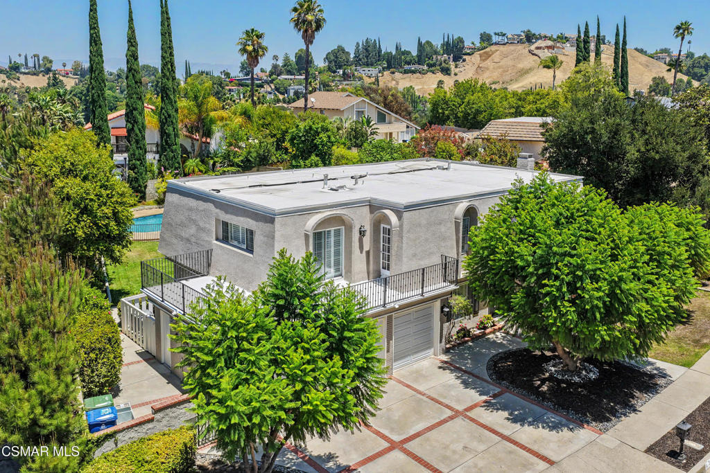 22777 Brenford Street - Photo 3