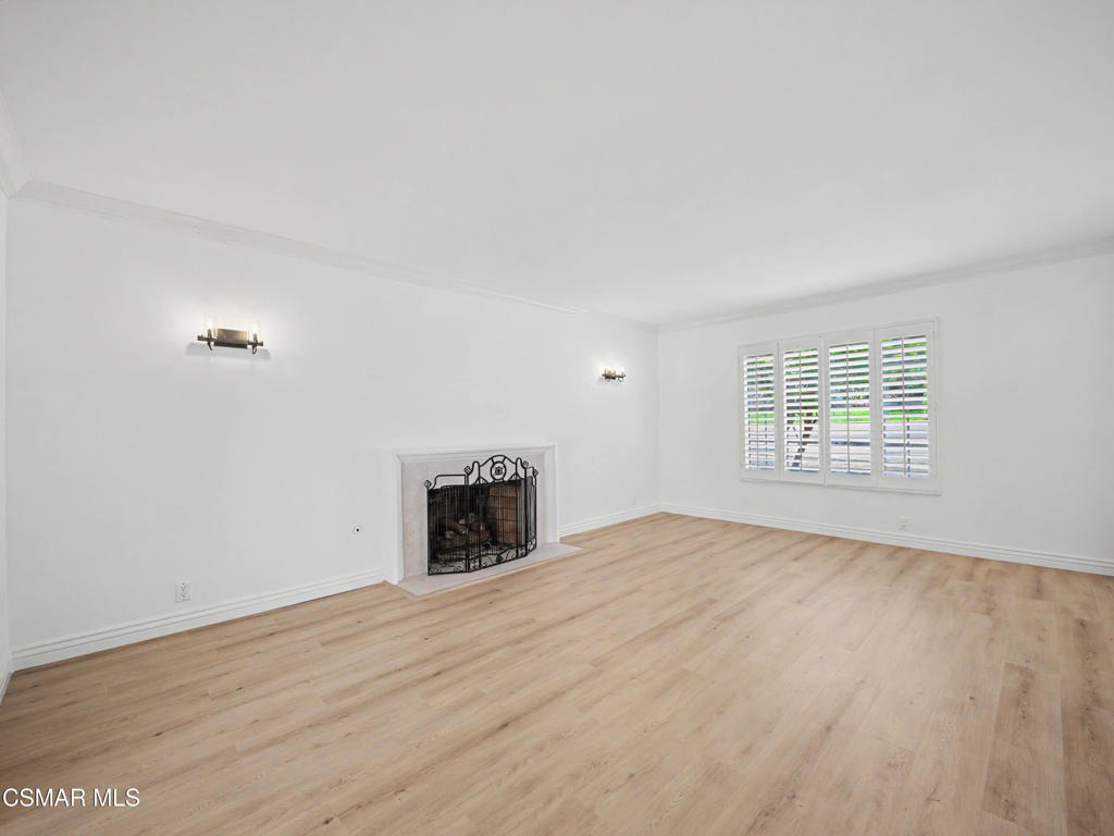 22777 Brenford Street - Photo 7