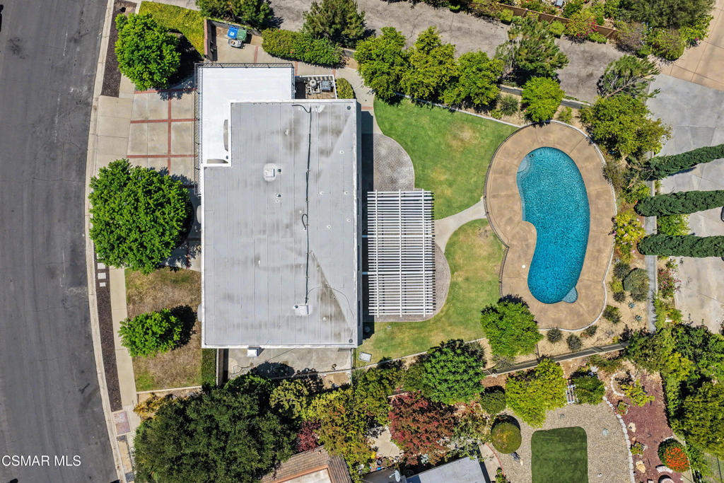 22777 Brenford Street - Photo 38
