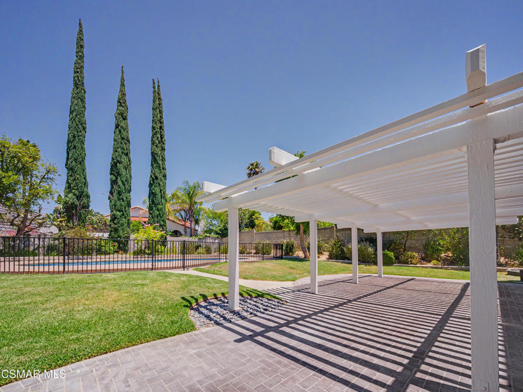 22777 Brenford Street - Photo 32