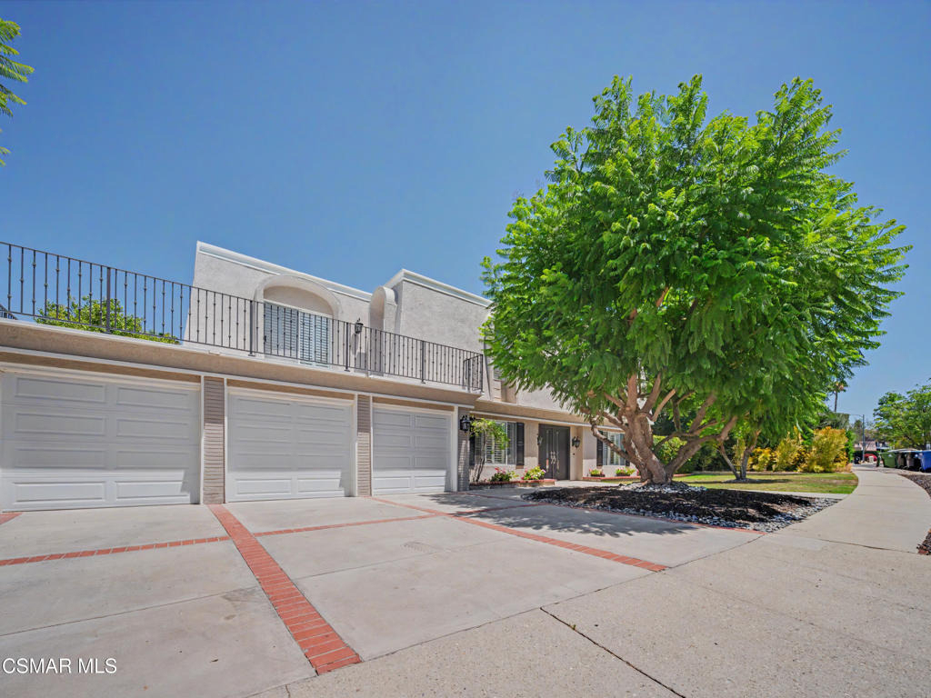 22777 Brenford Street - Photo 4