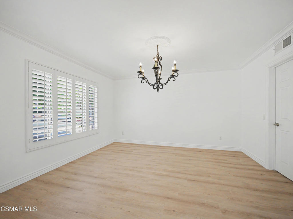 22777 Brenford Street - Photo 8