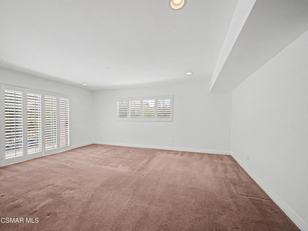 22777 Brenford Street - Photo 21
