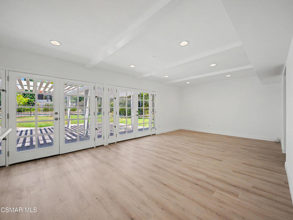 22777 Brenford Street - Photo 10