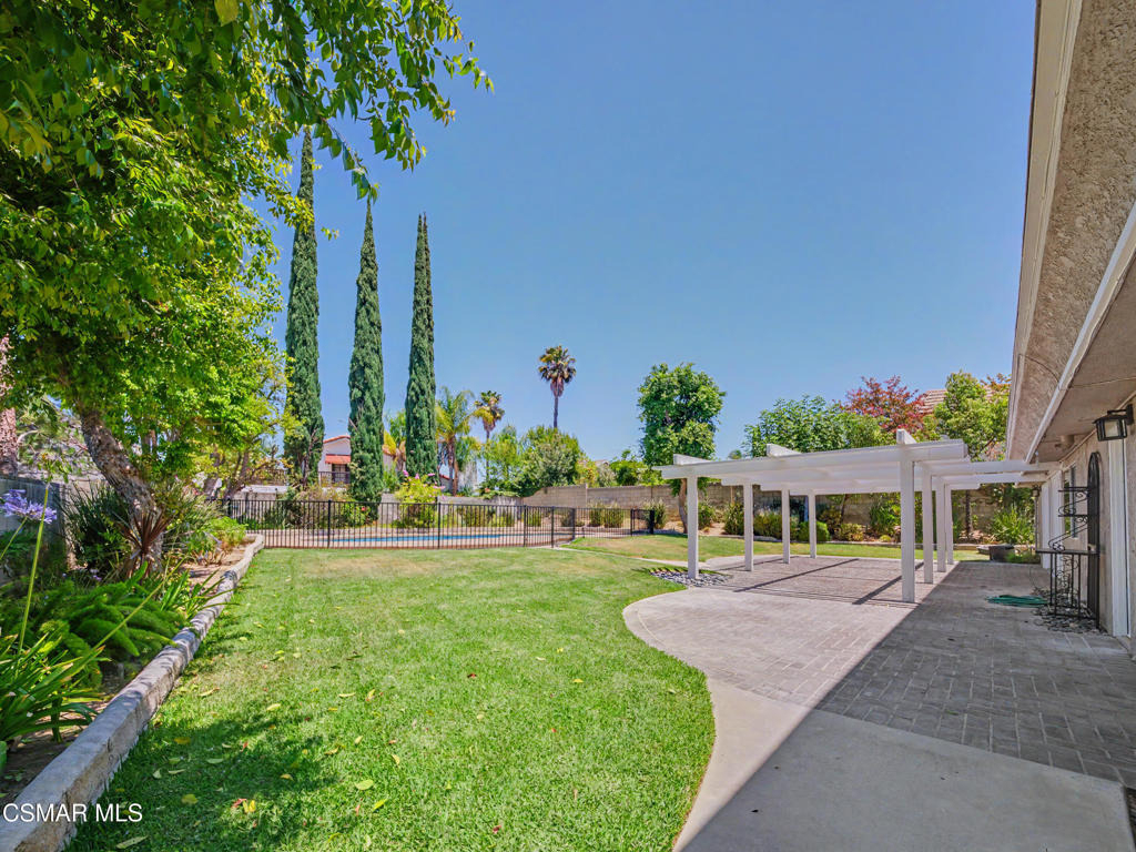 22777 Brenford Street - Photo 31