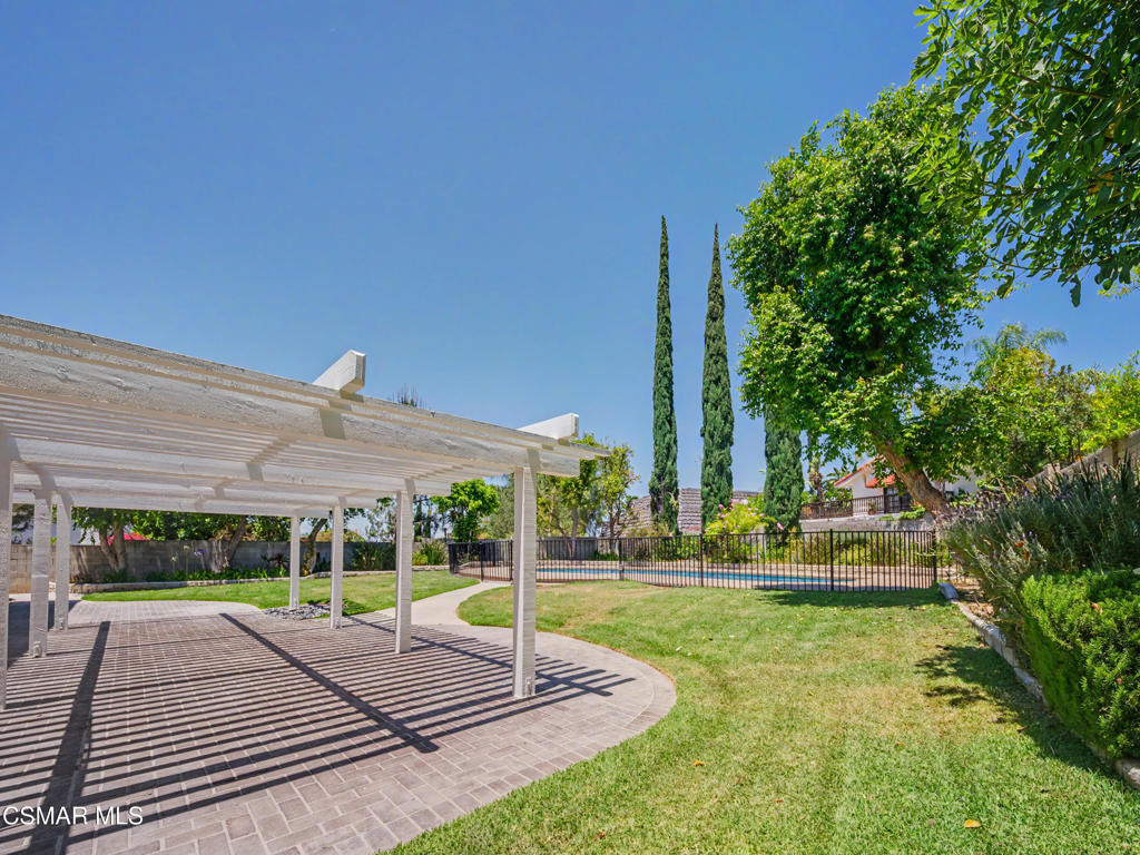 22777 Brenford Street - Photo 34
