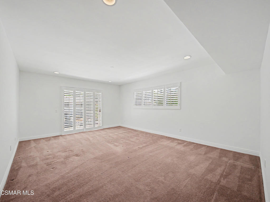 22777 Brenford Street - Photo 20