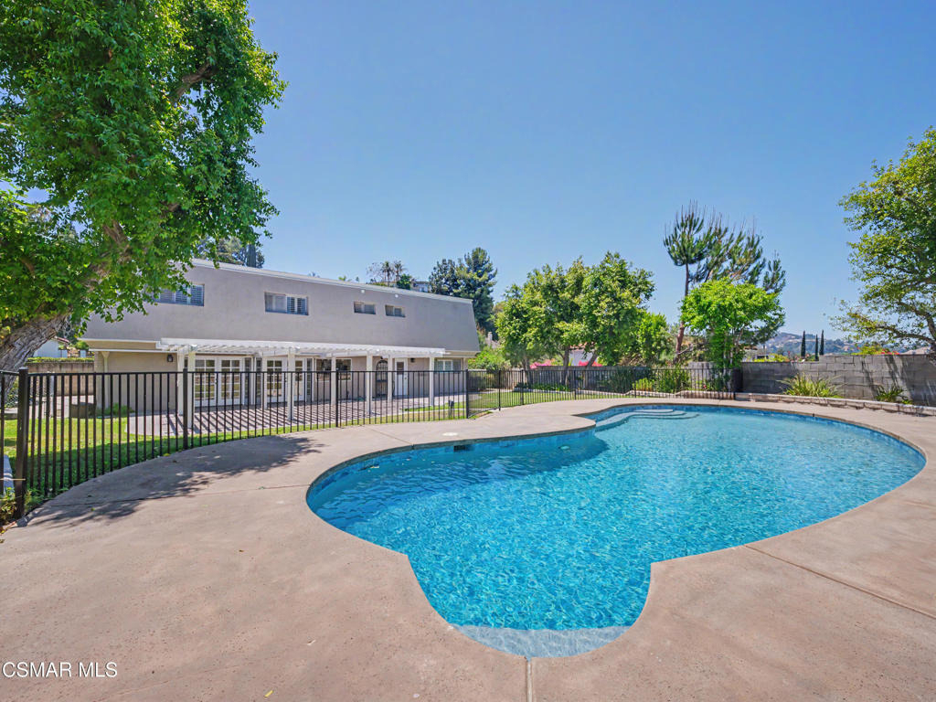 22777 Brenford Street - Photo 35