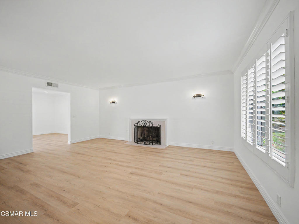 22777 Brenford Street - Photo 6
