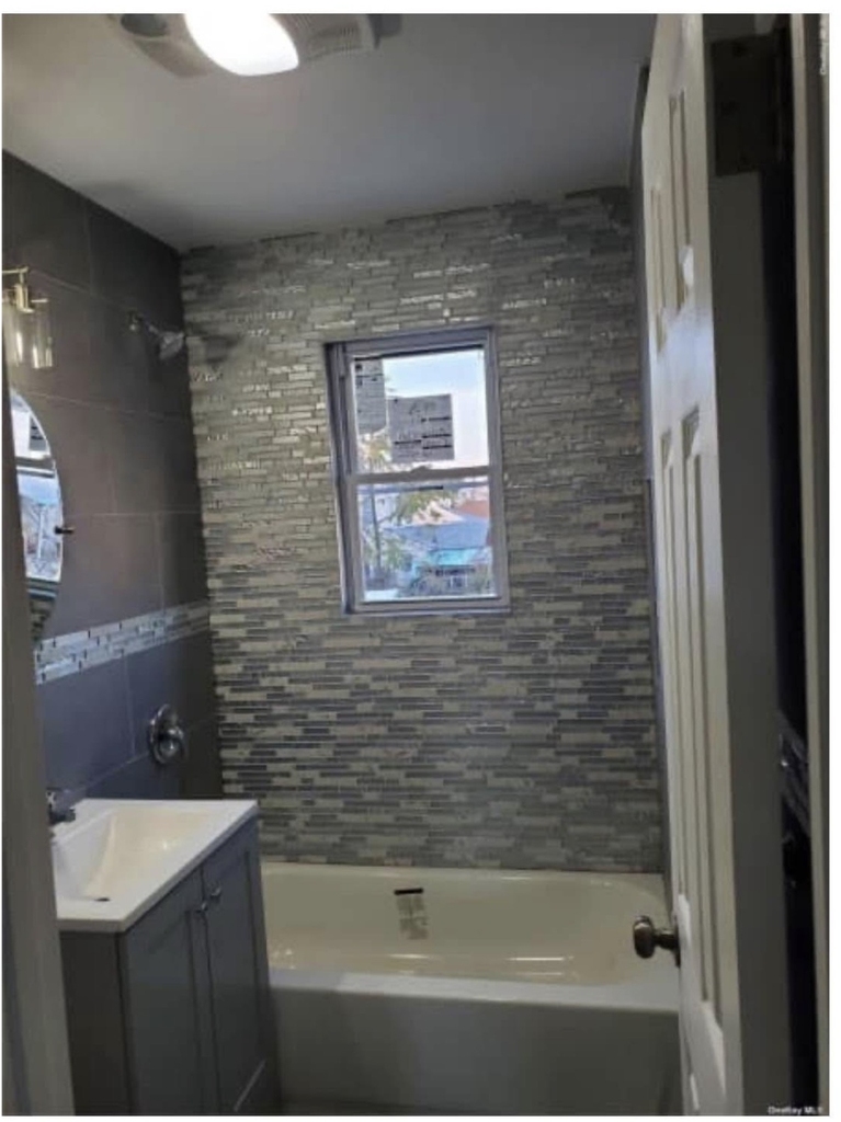 130-13 109th Avenue - Photo 3
