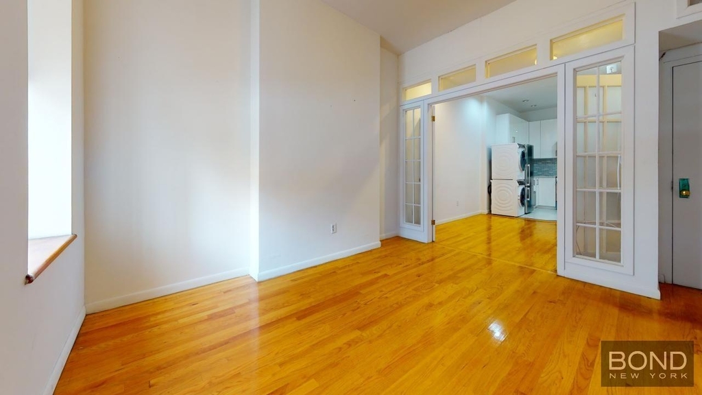 Second Avenue - Photo 3