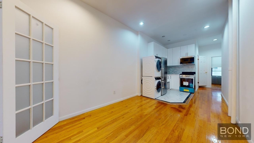 Second Avenue - Photo 1