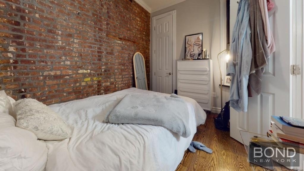 East 13th Street - Photo 12