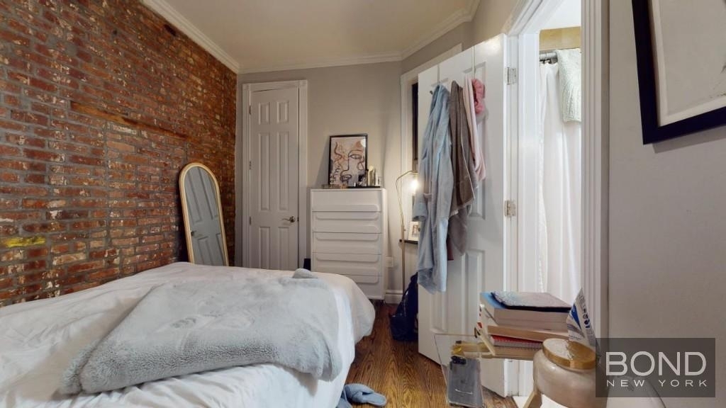 East 13th Street - Photo 4