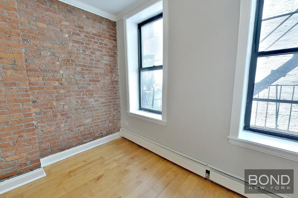 Avenue B - Photo 1