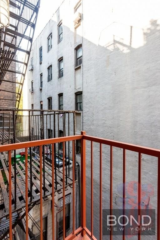 Avenue B - Photo 10
