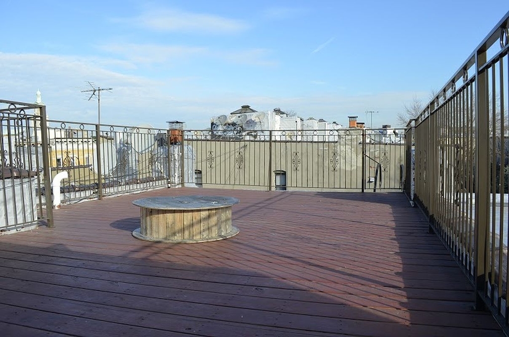 979 Seneca Avenue - Photo 9