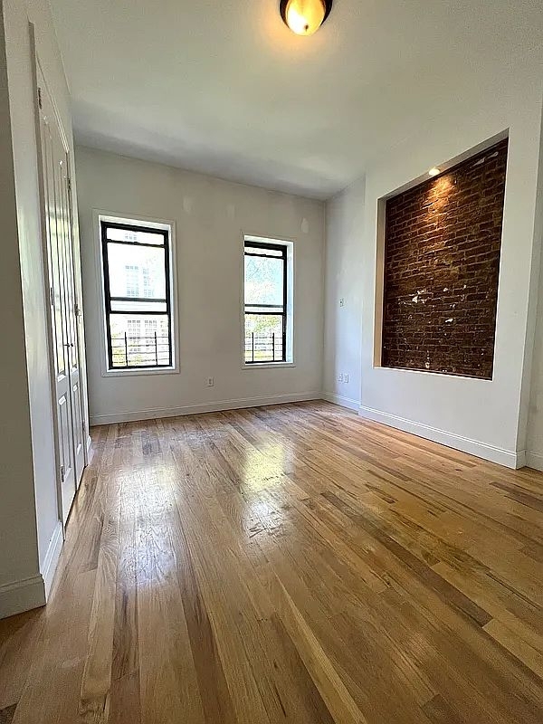 979 Seneca Avenue - Photo 4