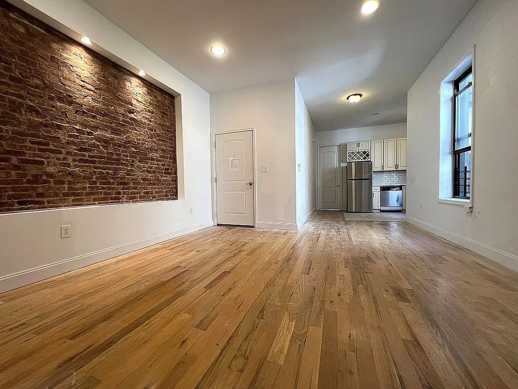 979 Seneca Avenue - Photo 0