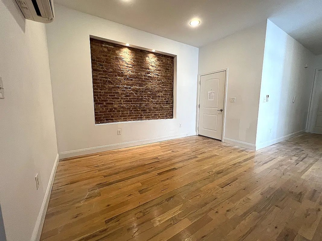 979 Seneca Avenue - Photo 1