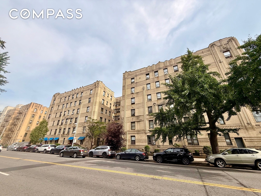 Avenue P - Photo 6