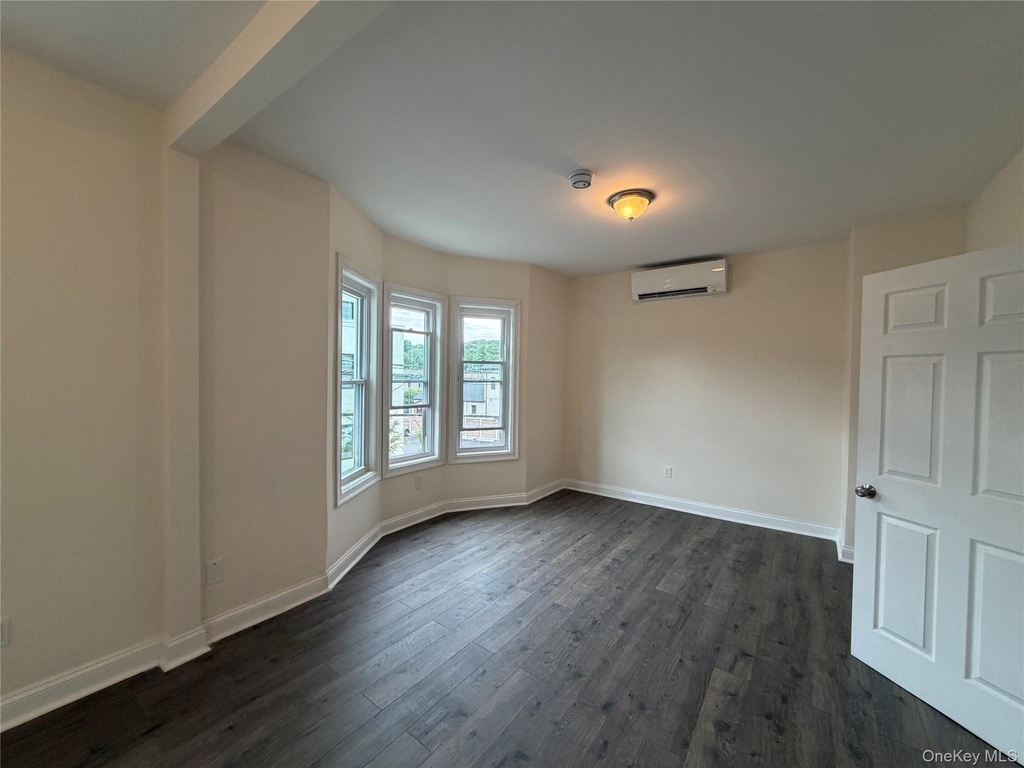 182 Ashford Avenue - Photo 0