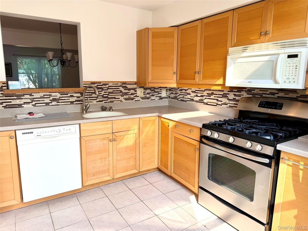 209 Everett Place - Photo 3