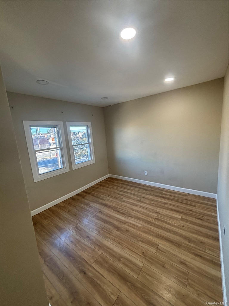 132-28 Crossbay Boulevard - Photo 4