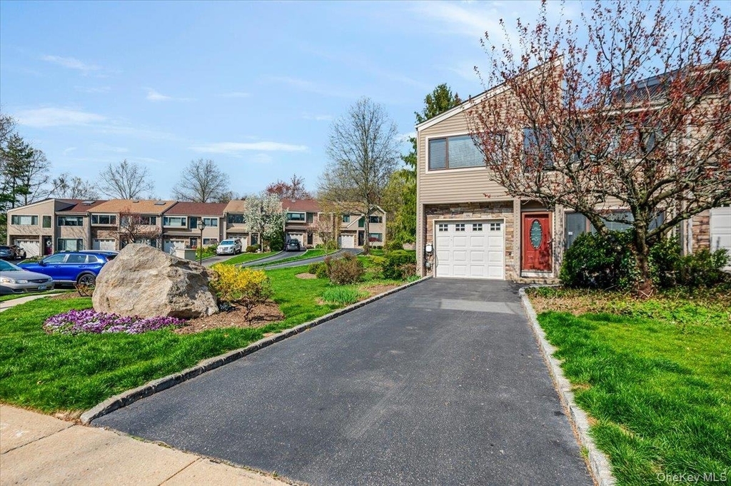 98 Lisa Drive - Photo 1