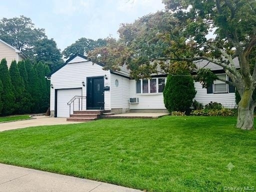694 Blackstone Avenue - Photo 9
