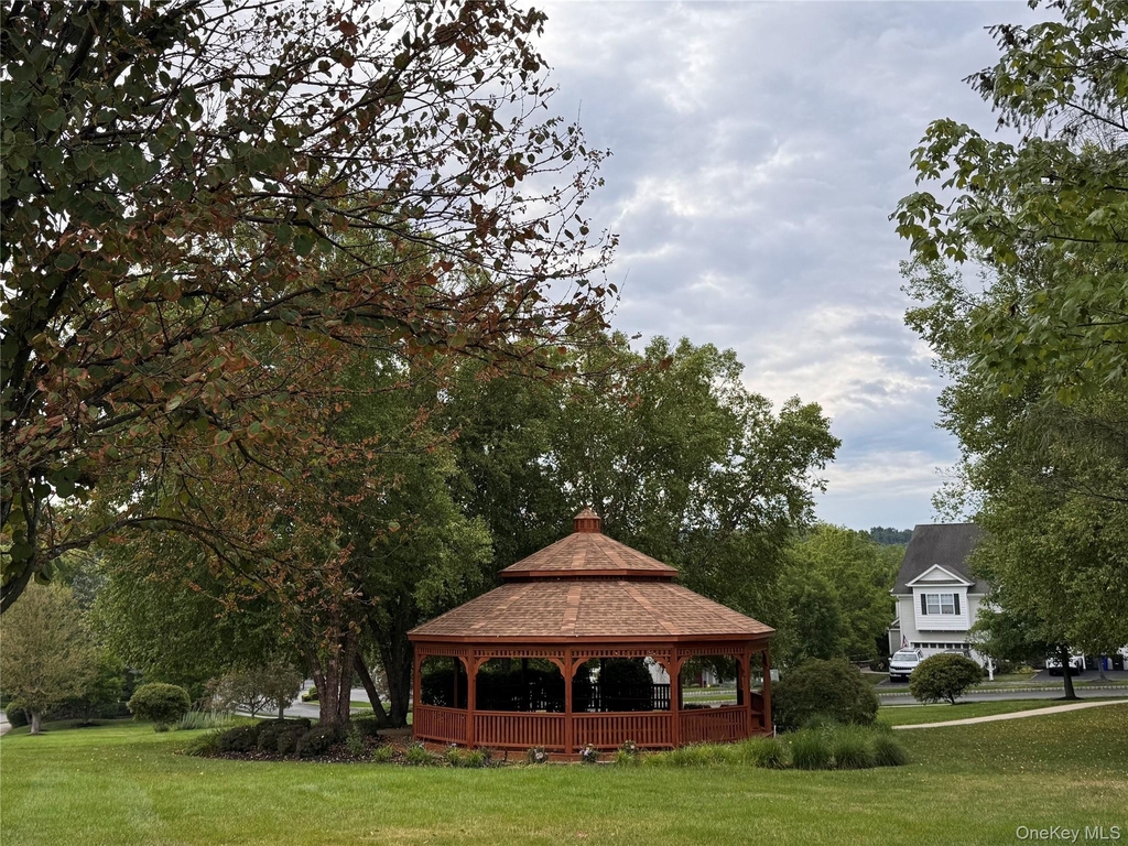 54 Fairways Drive - Photo 2