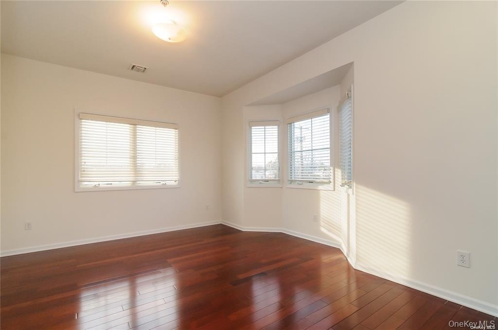 330 Maple Avenue - Photo 9