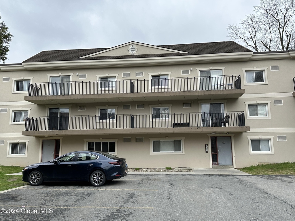 205 S Allen Street - Photo 0