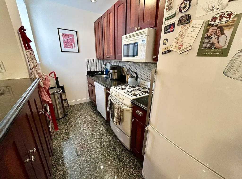 400 East 91st Street - Photo 6